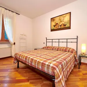 apartmentsgarda-baia-dargento-residence.hotelinveneto.com/
